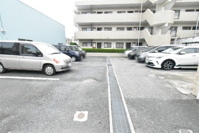 ��ʌ��������܎s�΋擌���Q���ڂ̃}���V�����̒��ԏ�