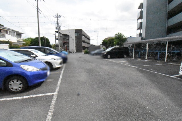 ��ʌ��������܎s������x�蒬�̃}���V�����̒��ԏ�