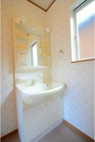 ��ʌ��������܎s��΋���K���̃^�E���n�E�X�̐��ʏ�