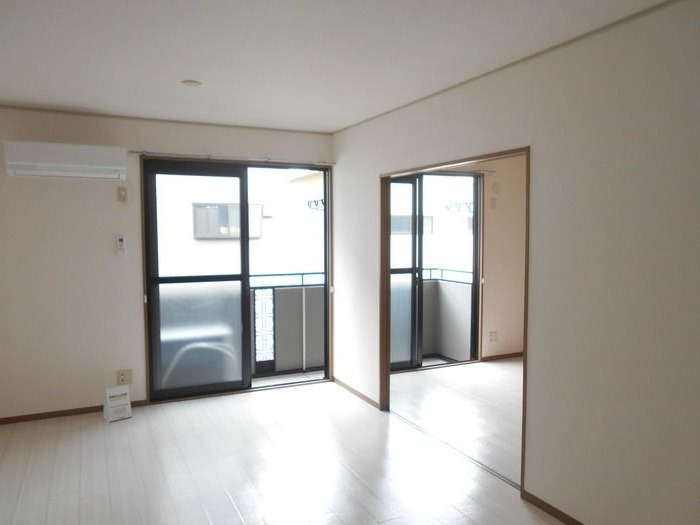 ��ʌ��������܎s�k�捡�H���̃A�p�[�g�̋��ԁE���r���O