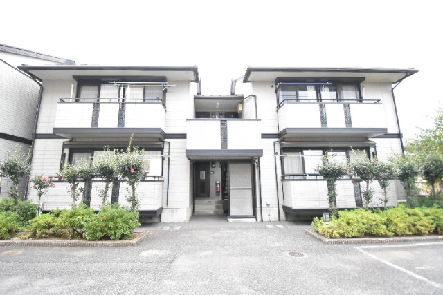 ��ʌ��������܎s�k�捡�H���̃A�p�[�g�̌����O��