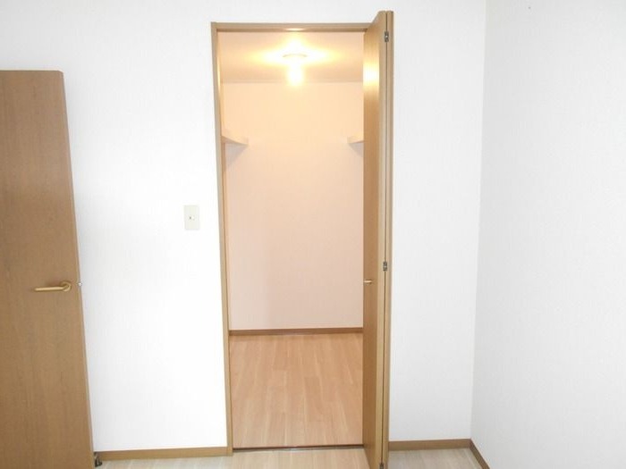 ��ʌ��������܎s�k�捡�H���̃A�p�[�g�̎��[