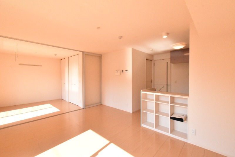 ��ʌ��z�J�s�����c���̃A�p�[�g�̋��ԁE���r���O