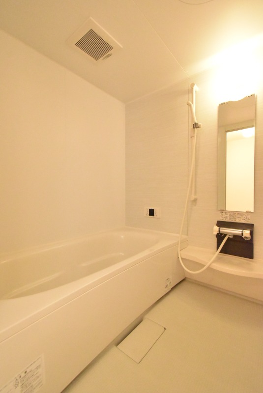 ��ʌ��z�J�s�����c���̃A�p�[�g�̃o�X