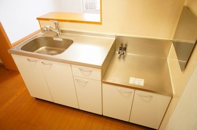 ��ʌ��k�����S�ɓޒ������j�Q���ڂ̃A�p�[�g�̃L�b�`��