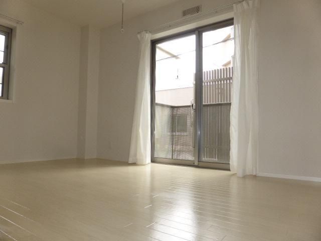 ��ʌ��������܎s�Y�a���ՂP�O���ڂ̃A�p�[�g�̋��ԁE���r���O