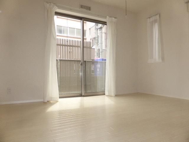 ��ʌ��������܎s�Y�a���ՂP�O���ڂ̃A�p�[�g�̋��ԁE���r���O