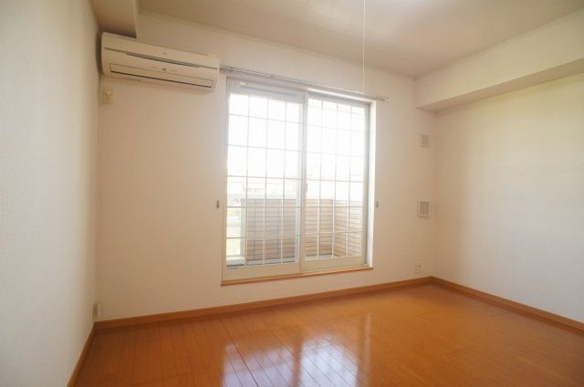 ��ʌ��k�����S�ɓޒ������j�Q���ڂ̃A�p�[�g�̂��̑������E�X�y�[�X