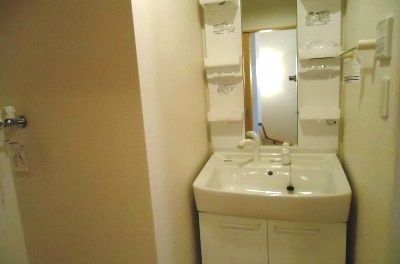 ��ʌ��k�����S�ɓޒ������j�Q���ڂ̃A�p�[�g�̐��ʏ�