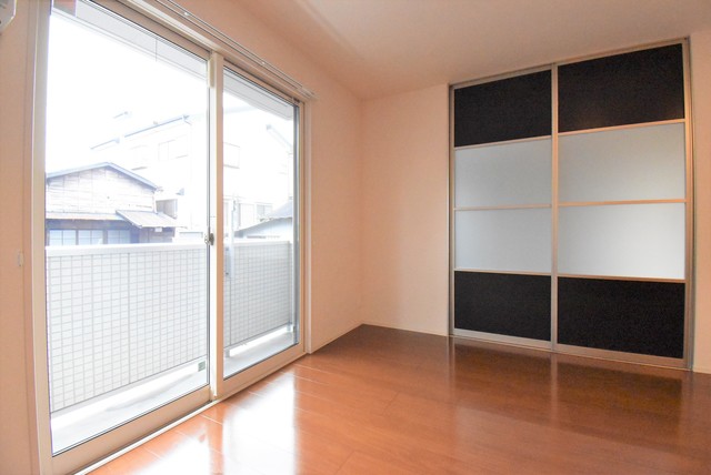 ��ʌ��z�J�s���S���ڂ̃A�p�[�g�̋����E���r���O