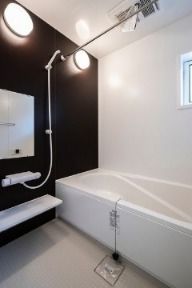 ��ʌ��������܎s���搼��{�P���ڂ̃e���X�n�E�X�̃o�X