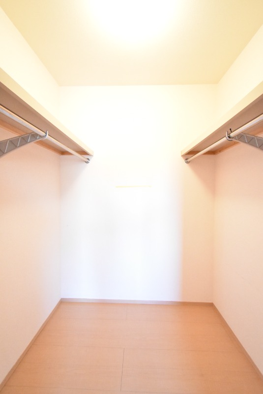 ��ʌ��������܎s�΋�厚�����̃A�p�[�g�̎��[