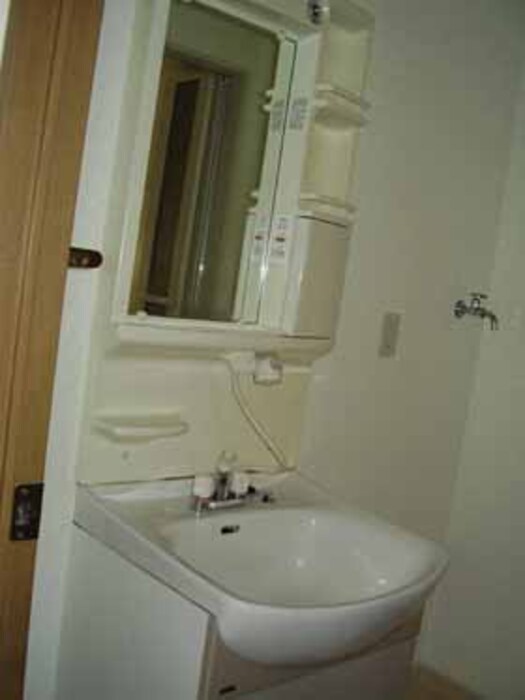 ��ʌ��z�J�s���z�J�Q���ڂ̃e���X�n�E�X�̂��̑������E�X�y�[�X