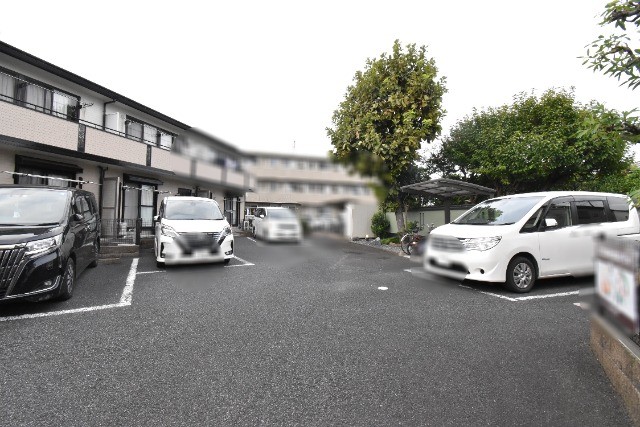 ��ʌ��z�J�s���z�J�Q���ڂ̃e���X�n�E�X�̒��ԏ�