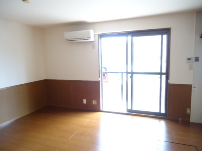 ��ʌ�����s�ђ��̃A�p�[�g�̋��ԁE���r���O