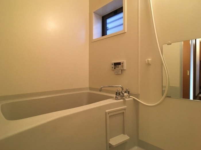 ��ʌ�����s�ђ��̃A�p�[�g�̃o�X