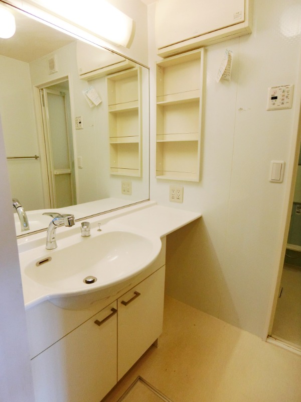 ��ʌ�����s����P���ڂ̃A�p�[�g�̐��ʏ�