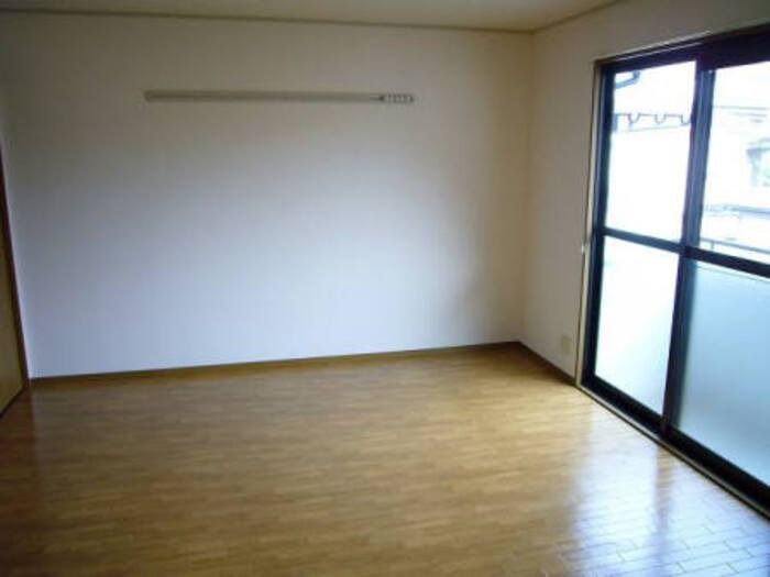 ��ʌ��k�����S�ɓޒ������P���ڂ̃A�p�[�g�̋��ԁE���r���O