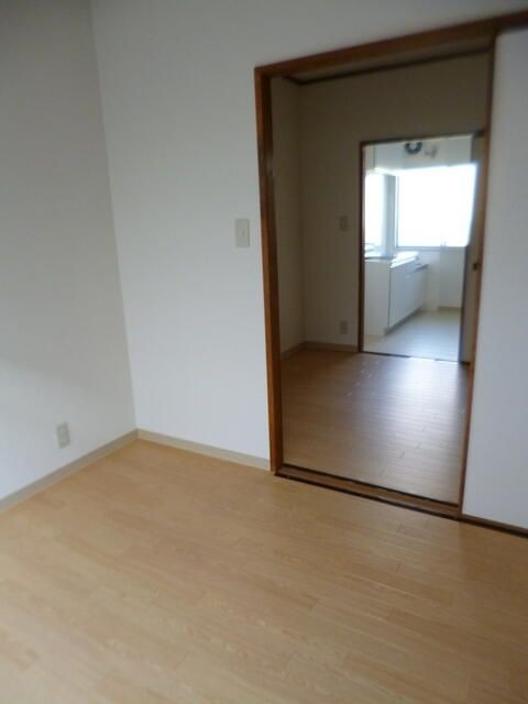 ��ʌ��������܎s��{��V�����Q���ڂ̃A�p�[�g�̋��ԁE���r���O