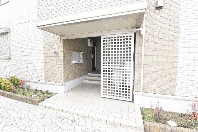 ��ʌ��������܎s��{��������P���ڂ̃A�p�[�g�̃G���g�����X