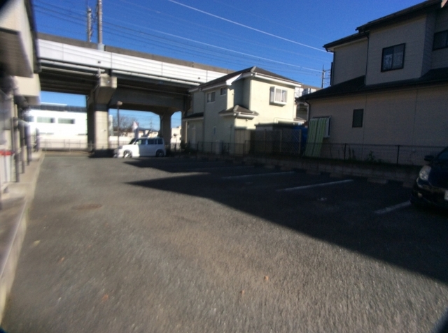 ��ʌ��k�����S�ɓޒ������P���ڂ̃A�p�[�g�̒��ԏ�