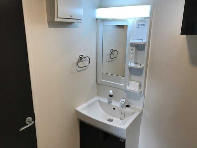 ��ʌ��������܎s�k�擌�听���P���ڂ̃A�p�[�g�̐��ʏ�