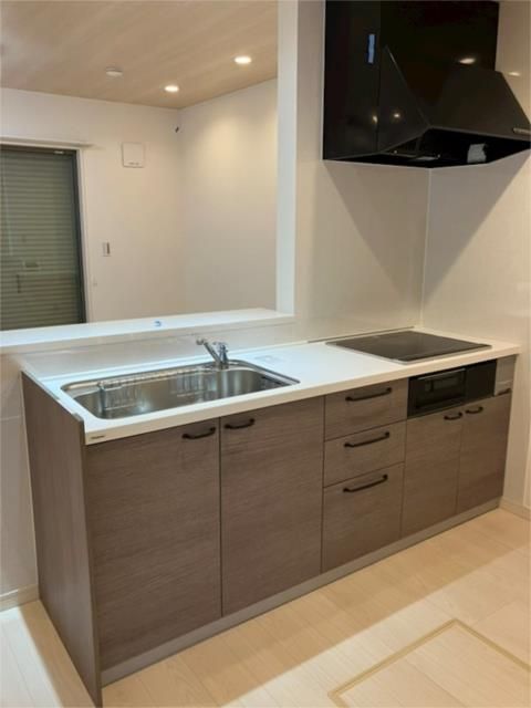 ��ʌ��������܎s��΋�钬�P���ڂ̃e���X�n�E�X�̃L�b�`��