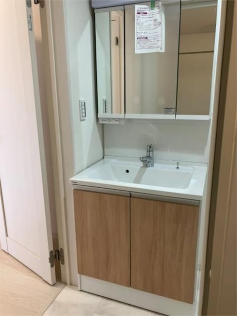 ��ʌ��������܎s��΋�钬�P���ڂ̃e���X�n�E�X�̐��ʏ�