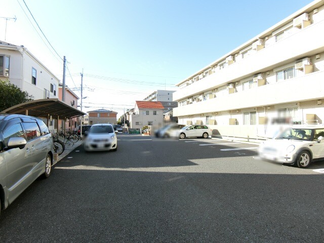 ��ʌ��z�J�s�ԎR���R���ڂ̃A�p�[�g�̒��ԏ�