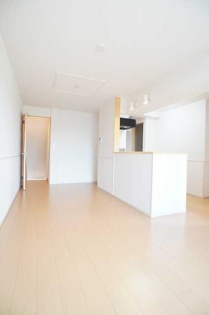 ��ʌ��z�J�s���C�N�^�E���U���ڂ̃A�p�[�g�̋��ԁE���r���O