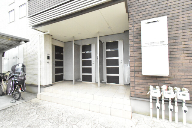 ��ʌ��z�J�s���C�N�^�E���U���ڂ̃A�p�[�g�̃G���g�����X