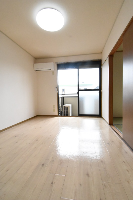 ��ʌ��������܎s������厚�쒆��̃A�p�[�g�̋��ԁE���r���O