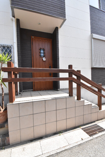 ��ʌ��z�J�s���͒��Q���ڂ̈�ˌ��ẴG���g�����X