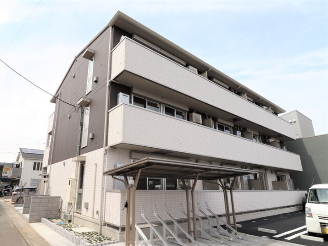 ��ʌ��z�J�s�V�z�J�Q���ڂ̃A�p�[�g�̌����O��