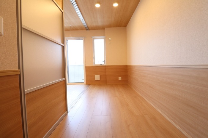 ��ʌ��z�J�s�V�z�J�Q���ڂ̃A�p�[�g�̂��̑������E�X�y�[�X