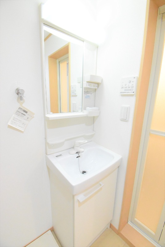 ��ʌ��������܎s�΋�厚���̃A�p�[�g�̐��ʏ�