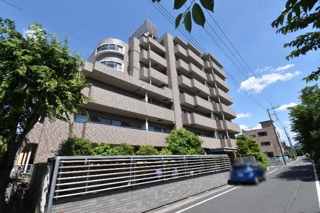 ��ʌ�����s������T���ڂ̃}���V�����̌����O��