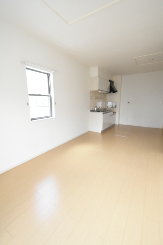 ��ʌ��k�����S�ɓޒ��h�U���ڂ̃A�p�[�g�̋��ԁE���r���O