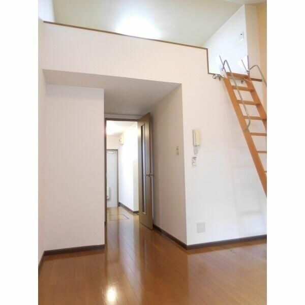 ��ʌ�����s�{���R���ڂ̃A�p�[�g�̋��ԁE���r���O