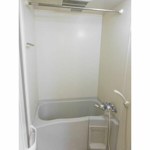 ��ʌ�����s�{���R���ڂ̃A�p�[�g�̃o�X