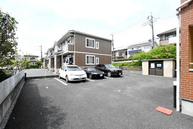 ��ʌ��������܎s��΋�z�K�P���ڂ̃A�p�[�g�̒��ԏ�