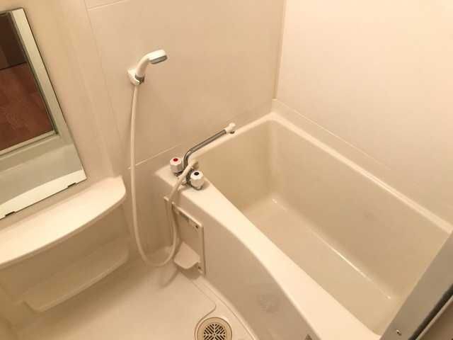 ��ʌ��@�c�s�@�c�P���ڂ̃A�p�[�g�̃o�X