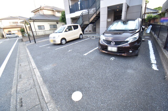 ��ʌ��@�c�s�@�c�P���ڂ̃A�p�[�g�̒��ԏ�