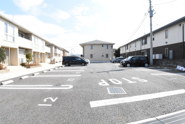 ��ʌ��������܎s�����攪���q�R���ڂ̃A�p�[�g�̒��ԏ�