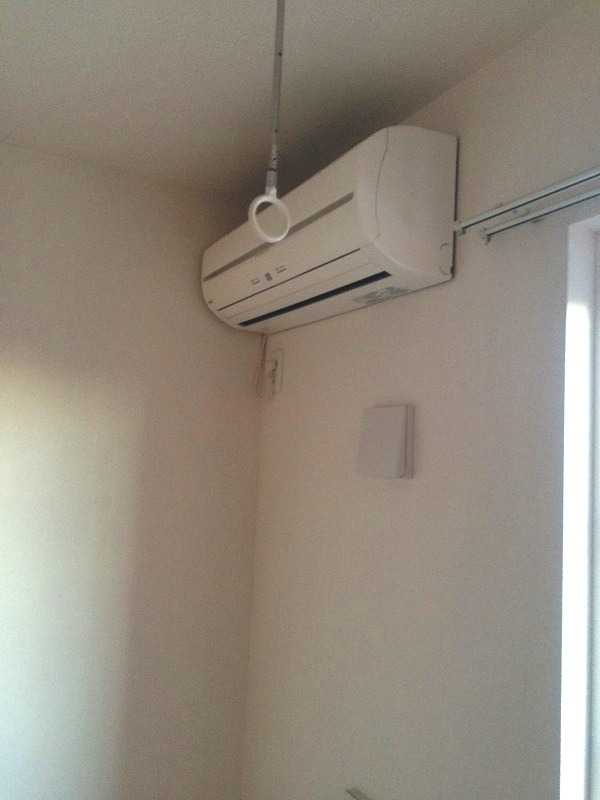 ��ʌ�����s�厚�̉Ƃ̃A�p�[�g�̂��̑��ݔ�