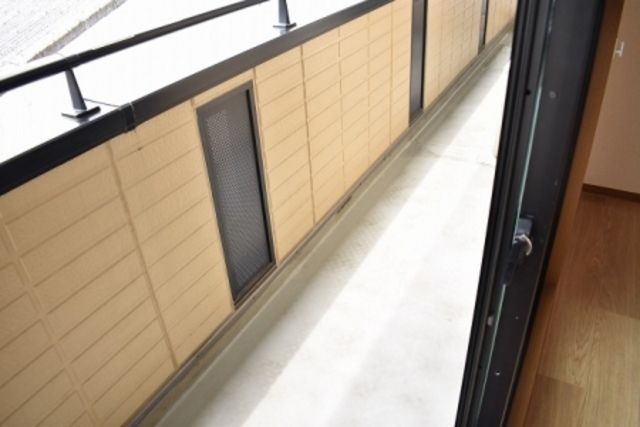 ��ʌ��������܎s������{�����T���ڂ̃A�p�[�g�̃o���R�j�[