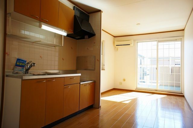 ��ʌ������s�V�h�R���ڂ̃A�p�[�g�̋��ԁE���r���O