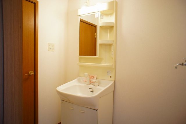 ��ʌ������s�V�h�R���ڂ̃A�p�[�g�̐��ʏ�