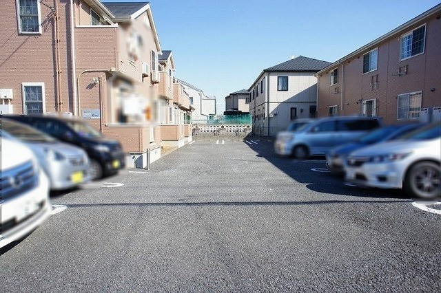 ��ʌ������s�V�h�R���ڂ̃A�p�[�g�̒��ԏ�