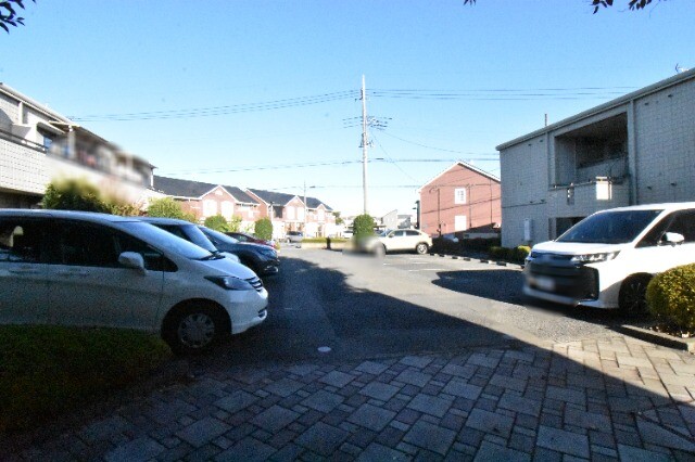 ��ʌ�����s�厚�����̃A�p�[�g�̒��ԏ�